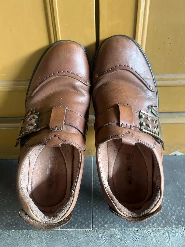 Sepatu Kickers Pria