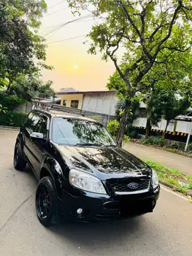 Ford Escape XLT Sunroof Ganteng Siap Pakai