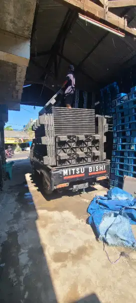 Pallet plastik hitam tebal palet plastik bekas bersih