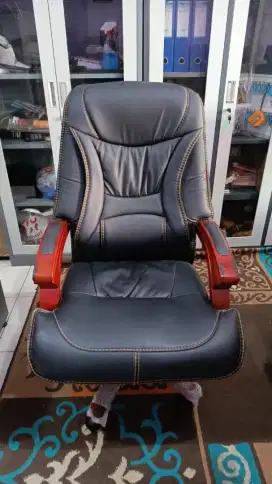 Kursi Direktur Jumbo