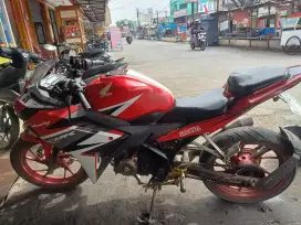 Dijual motor cbr150r lokasi cikarang utara