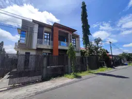 Dijual Rumah Mewah Murah 2lantai , Di Tepi Jalan, Di Jl. Melati Indah