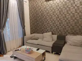 DI JUAL / DI SEWAKAN RUMAH CLUSTER FURNISHED LOKASI DEKAT JALAN SUDIRM