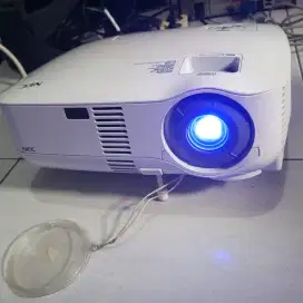 Proyektor merk NEC putih