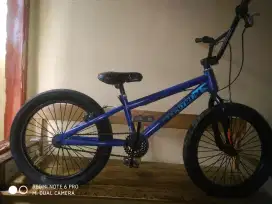 Sepeda BMX CENTRUM