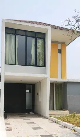 Disewakan Rumah Bagus Cluster Taman Simpruk Lippo Cikarang