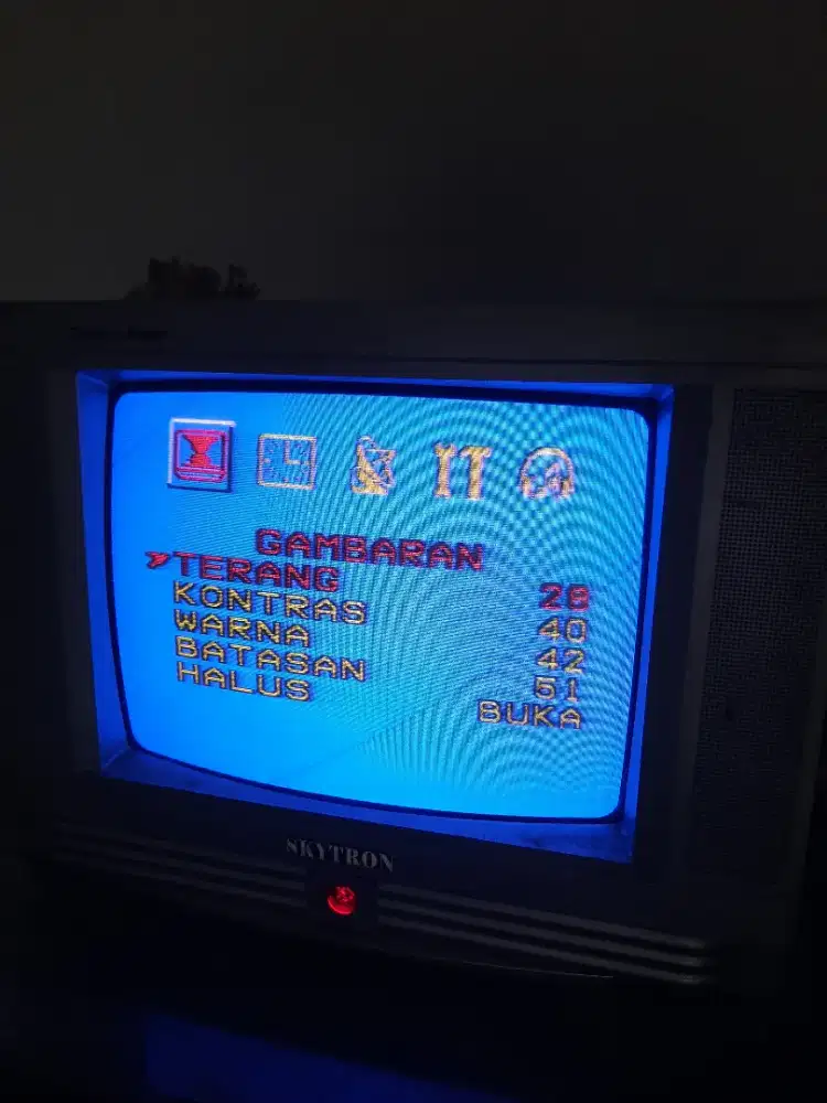 Televisi Skytron 14 inch