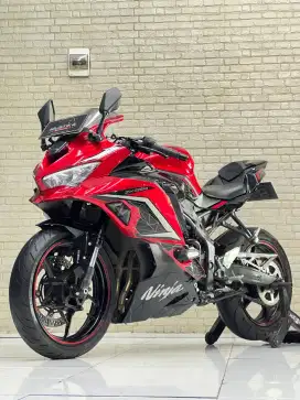 OBAT GANTENG‼️ Kawasaki ZX 25R ABS SE 2023 Candy Red- Mustika motoshop