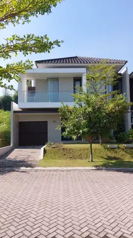 Disewakan Rumah Luas di Kota Baru Parahyangan Bandung Siap Huni