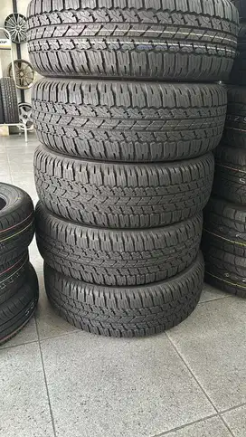 Ban Bridgestone 265/65/17 Dueler D693