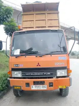 dump truck mitsubishi