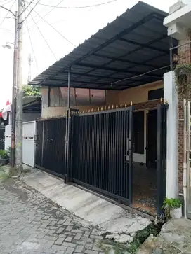 Dikontrakan rumah di Cluster Alleyria Taman Royal Cipondoh, Tangerang