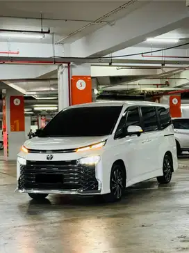 TOYOTA VOXY 2.0 TSS FACELIFT 2022