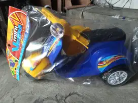 PROMO Mainan Anak Vespa Naik Helm