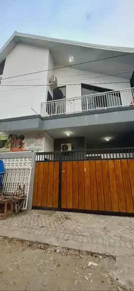 RUMAH 600 JUTAAN 2LANTAI WAGE DEKAT ALOHA STRATEGIS