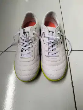 Sepatu Futsak Ortuseight