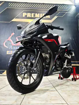 Cbr 150 facelift 2020 black mate km. 2rb mulus. Anugerah motor rungkut