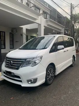 Nissan Serena 2.0 Highway Star Bensin-AT 2017 Putih