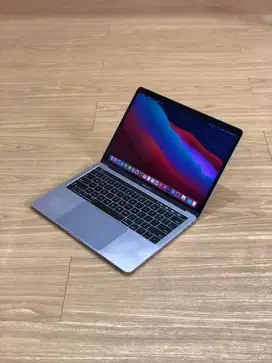 MacBook Pro 2018 A1989 , 13 inch , 16/256
