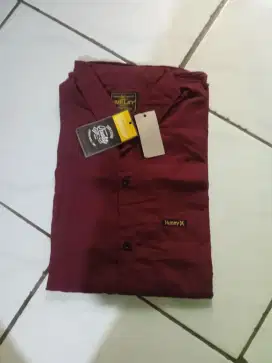 Kemeja lengan panjang warna merah ati
