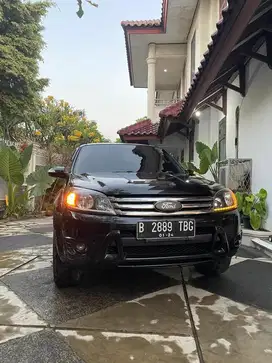 Ford escape 2.3 limited AT hitam