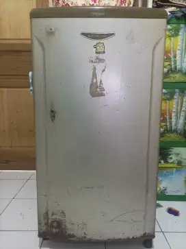 Freezer Toshiba bekas