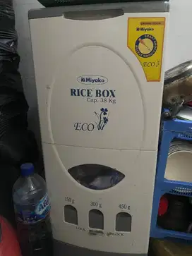 Rice box bekas/tempat penyimpanan beras