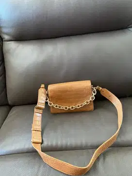 Tas merek mango
