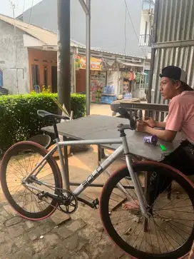 Sepeda fixie bekas