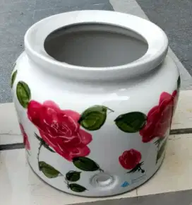Guci keramik tempat air minum