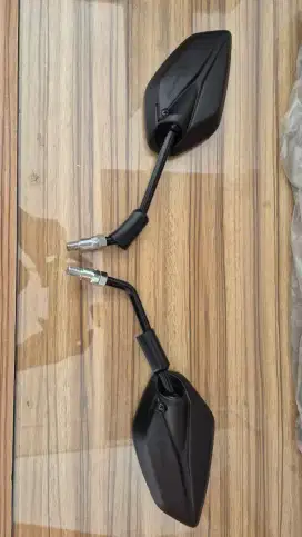 DIJUAL SPION SEPASANG ORIGINAL NMAX 2018 SEPERTI BARU