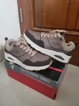 Skechers Uno Retro One size 42 kondisi baru resmi MAP