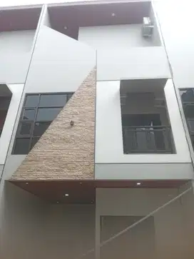 Rumah 3 lantai Rawamangun Jakarta Timur