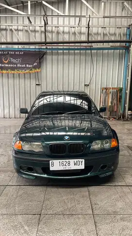 BMW 318i 2000 Bensin