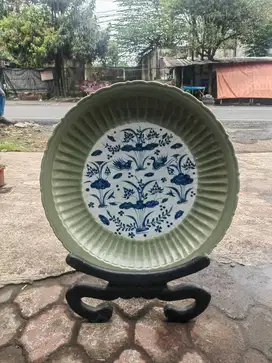Piring Celadon Hias Ukuran Besar – Klasik & Elegan