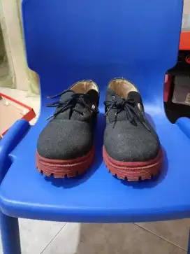 sepatu dan sandal serba 75 rb