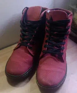 Sepatu second brand Dr Marten