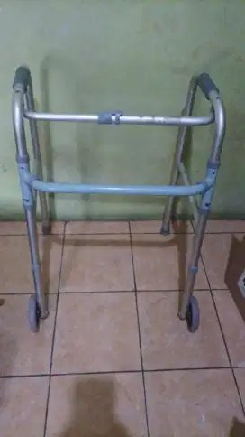TONGKAT WALKER RODA