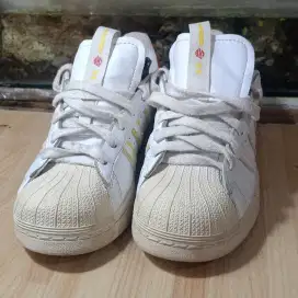Sepatu second brand ADIDAS SUPERSTAR