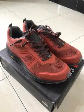 Sepatu trail Eiger Harrier