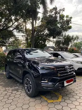 CASH FORTUNER VRZ 2.8 GR AT 2022 HITAM