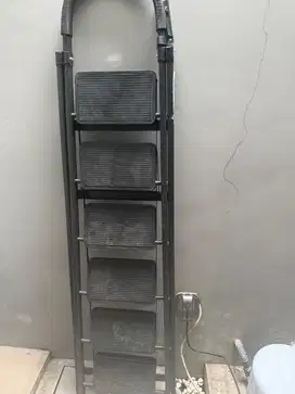 Di jual tangga baru pake 1 bulan