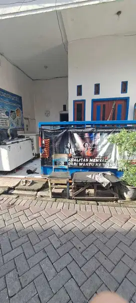 RUMAH DI KELURAHAN KEDUNG COWEK, BULAK SURABAYA