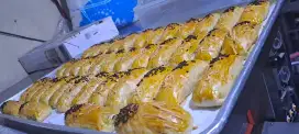 Bolen isi pisang coklat,keju