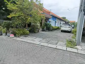 RUMAH DI KELURAHAN MADE, SAMBIKEREP SURABAYA