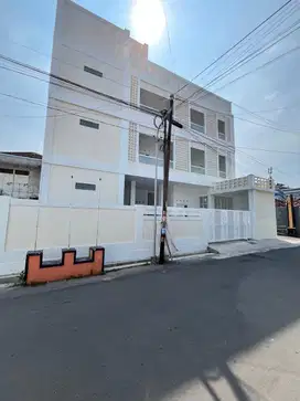 dijual kost ekslusif 27 kamar dekat ke UGM di jalan kaliurang