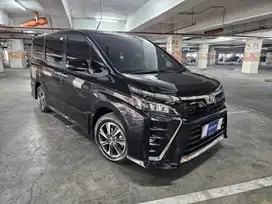 KM40rb Voxy 2.0 AT 2017