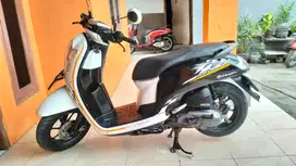Scoopy 2018 hitam putih