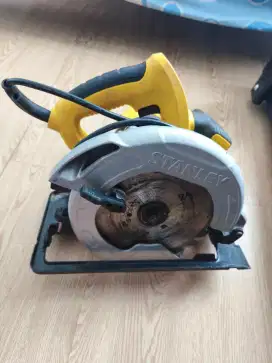 Stanley SC16 Circular Saw B101