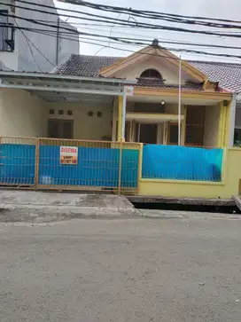 Disewakan rumah di galaxy  bagus baru renovasi